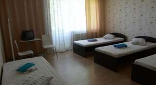 Гостиница Guest House Zemlianichnaia Poliana Анапа Односпальная кровать в общем номере-3