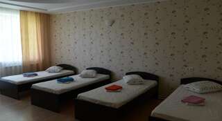Гостиница Guest House Zemlianichnaia Poliana Анапа Односпальная кровать в общем номере-1